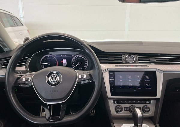 Volkswagen Passat cena 136900 przebieg: 69862, rok produkcji 2019 z Przemków małe 562